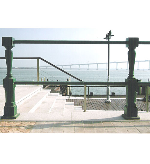 澳门渔人码头建筑铸铁装饰构件、码头护栏铸铁构件、灯柱铸铁构件